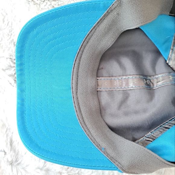 Under Armour womens blue gray golf hat. - Picture 6 of 7